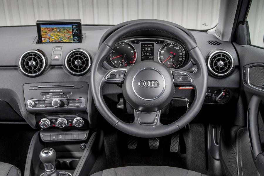 Торпедо Audi A1 TFSI (8X) 2014 года  (UK) (фото 14 из 14)